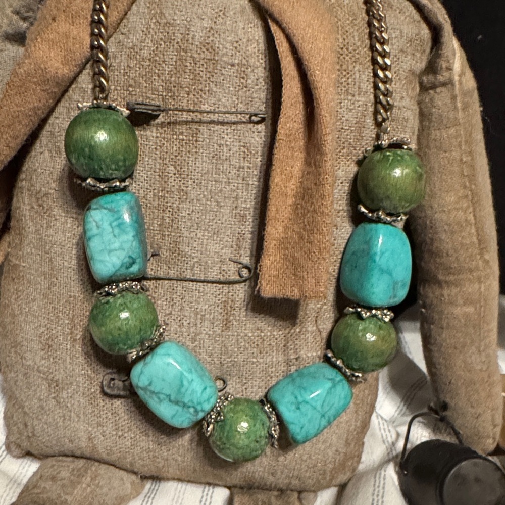 Vintage signed BEST Howlite Turquoise and Green Beaded Necklace.